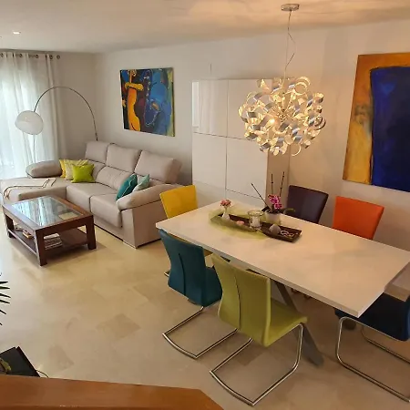 База відпочинку Charming Sunny Row House