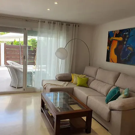 База відпочинку Charming Sunny Row House *